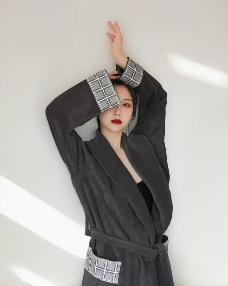 Tilsim Bathrobe - Anthracite